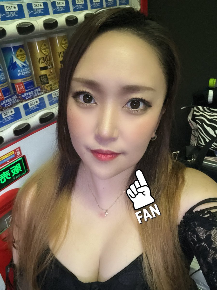 下北沢ReGありがとうございました〜！✨

8月1本目のライブでした🎉
口内炎やばすぎて「い行」がめちゃ言いづらかった！！
大丈夫な気がしてたけど写真で見ると若干腫れがわかるのおもろい😂

そんなわたしのトップバッターを支えてくれて大感謝です🙏今月も頑張ろう！！