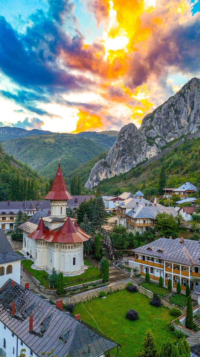 Queenbeaut39844's tweet image. Romania