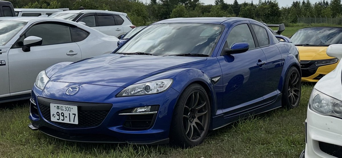 rontanruntan's tweet photo. 先代のrx8から数えて今年で5年目。
給排気、CPUなど色々変えて中身は純正から随分変わりました。ロータリーエンジン車でしか味わえない楽しさを大切に維持していこうと思います。 #エイトの日 
転勤の関係で大黒pa行けないのだけ残念! https://t.co/lRKRvn18Zo