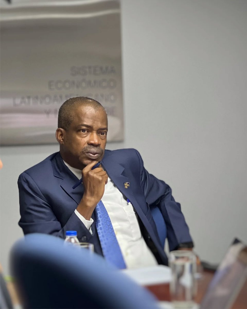 🌎🤝🇲🇽 I #SELA y #México avanzan en la organización del IX Encuentro Latinoamericano y Caribeño de Comunidades Logísticas y Portuarias 🚢

El Secretario Permanente del #SELA, Embajador <a href="/leslydavid222/">Lesly David</a>, se reunió este jueves con el Jefe de Oficina del <a href="/SRE_mx/">Relaciones Exteriores</a>, <a href="/RobertoDeLeonHu/">Roberto De León H</a>, a