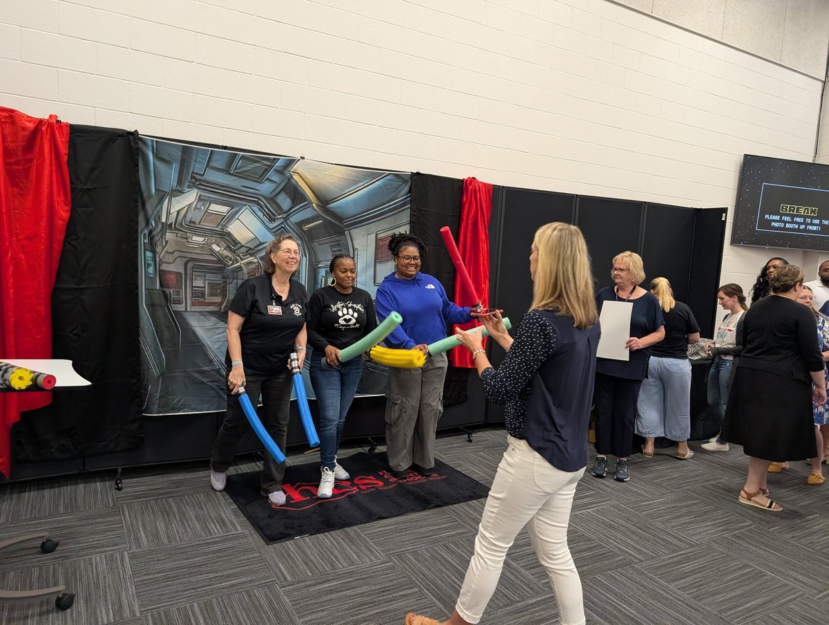 jhdoubleu's tweet image. Our @hcsstudentsvcs BOY meeting is underway!  Thanks to @hazelhealthinc &amp;amp;  #SchoolStatus for presenting today! The Force is with us! #StudentServices #LeadershipMatters #MentalHealth #BacktoSchool2025