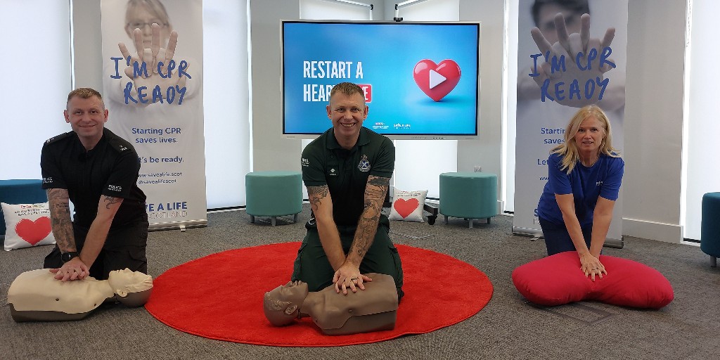 Scottish Ambulance (@scotambservice) on Twitter photo Learn to be a lifesaver by signing up for a free 20-minute event on Wednesday 1 October.
The Restart a Heart Live event is online, inclusive CPR and defibrillator training that anyone can attend, and no equipment is required.
Read more: ow.ly/Tsn950WBew4 <a href="/SaveALifeScot/">SaveALifeForScotland</a> Learn to be a lifesaver by signing up for a free 20-minute event on Wednesday 1 October.
The Restart a Heart Live event is online, inclusive CPR and defibrillator training that anyone can attend, and no equipment is required.
Read more: ow.ly/Tsn950WBew4 <a href="/SaveALifeScot/">SaveALifeForScotland</a>