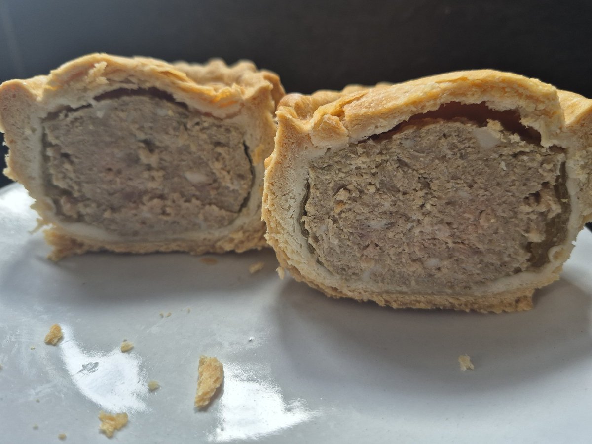 thelifeofpies's tweet image. Pork pie (£2 79l from Essington Farm near Wolverhanpton . It has a traditional distinctive bow shape, which is usually more defined in West Midlands. Served and eaten cold, with a generous clump of pork and PRAISE THE LORD a frame of jelly around the interior #pie #porkpie