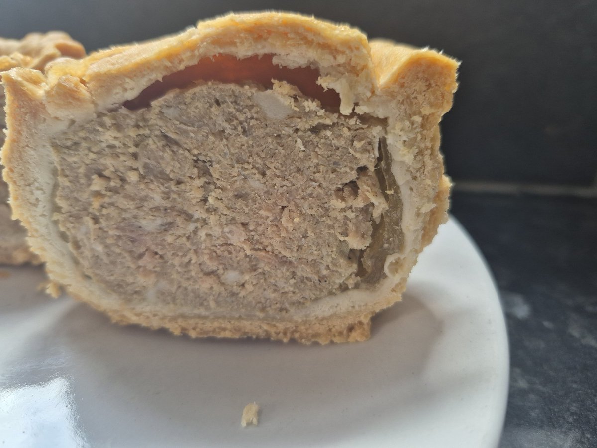 thelifeofpies's tweet image. Pork pie (£2 79l from Essington Farm near Wolverhanpton . It has a traditional distinctive bow shape, which is usually more defined in West Midlands. Served and eaten cold, with a generous clump of pork and PRAISE THE LORD a frame of jelly around the interior #pie #porkpie