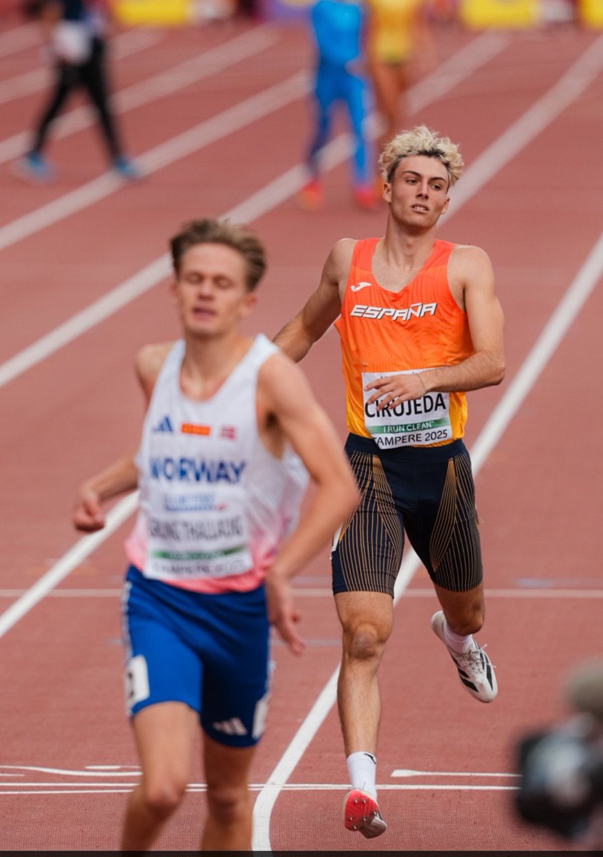 Biel Cirujeda, amb 48"87 a les semifinals, tanca la seva participació individual a Tampere. Ara, a lluitar-ho en el relleu llarg! 
#Manresa #atletisme #Tampere