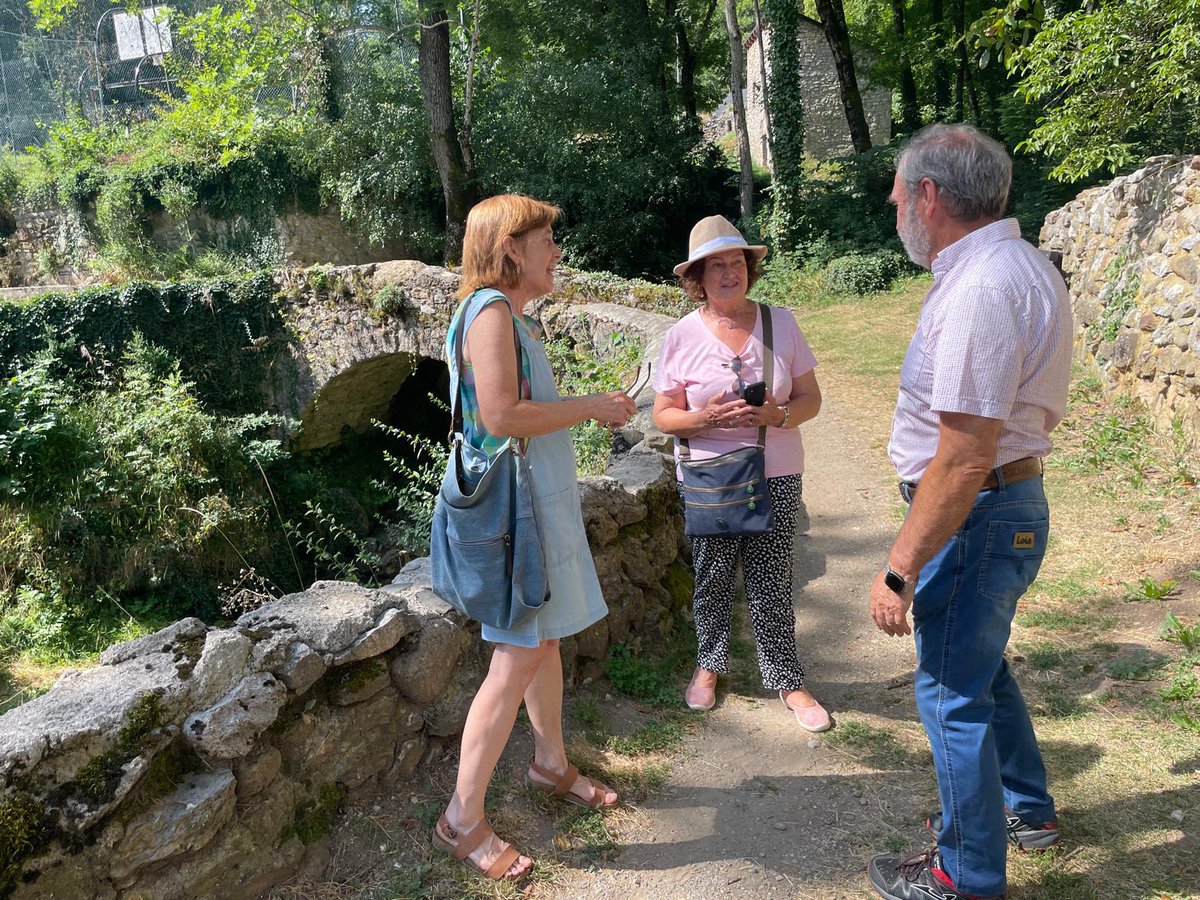 ✨ Hoy alegría al recibir la visita de  Eugenia Llanos, Jefa de Servicio de la Dirección General de Arquitectura en el MOPU, y que durante 3 décadas se ha encargado de los 3 pueblos del #PRUEPA 
Gracias Luis Senra, arquitecto de Búbal, por tu compromiso profesional y humano.👏🏻