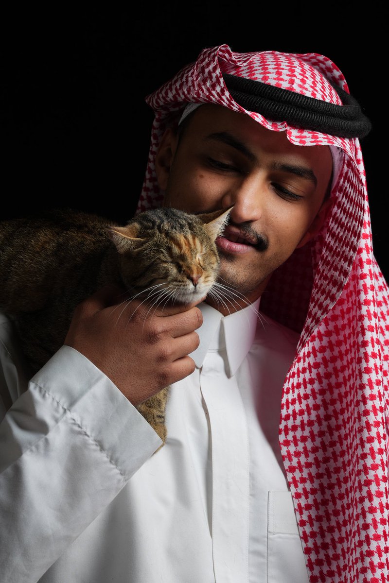 komo998's tweet photo. بمناسبة اليوم ٠٨/٠٨/٢٥ العالمي للقطط شاركوني صور قططكم 
زي كذا يعني👇🏻 https://t.co/jU5x7GP75J