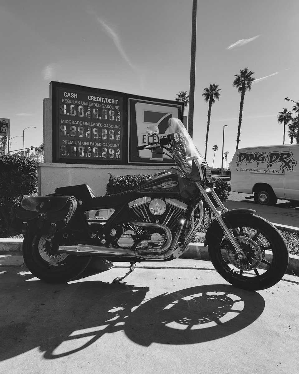 moonsmc's tweet photo. Happy #FXRFriday 🇺🇸 We hope everyone has a great weekend! 🤙🏻 https://t.co/jObHrlkovm