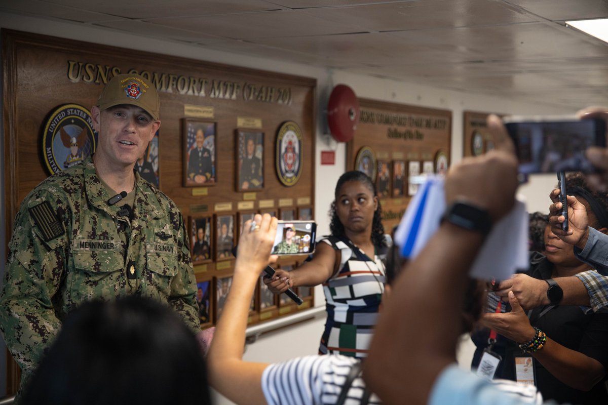 NAVSOUS4THFLT's tweet photo. ๐ธ๐ฅPRESS ON THE USNS๐ฅ๐ธ
Trinbagonian media toured the Mercy-class hospital ship USNS Comfort (T-AH 20) in Port of Spain, Trinidad during #ContinuingPromise 2025 ๐น๐ฐ
#CP25, the 16th mission to the region since 2007 and the eighth aboard Comfort, aims to foster goodwill, strengthen existing partnerships with partner nations, and encourage the establishment of new partnerships among countries, non-federal entities, and international organizations ๐ค๐
#USNSComfort #StrongerTogether #PromesaDuradera #EstamosUnidos