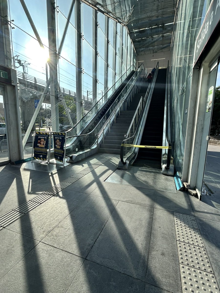 @deaflourishment.bsky.social (@deaflourishment) on Twitter photo Buenos días, equipo de <a href="/SITEURJAL/">Siteur Jalisco</a>. L3, estación Plaza Patria en su sentido a Central de Autobuses. Ninguna de las escaleras eléctricas funciona. Buenos días, equipo de <a href="/SITEURJAL/">Siteur Jalisco</a>. L3, estación Plaza Patria en su sentido a Central de Autobuses. Ninguna de las escaleras eléctricas funciona.