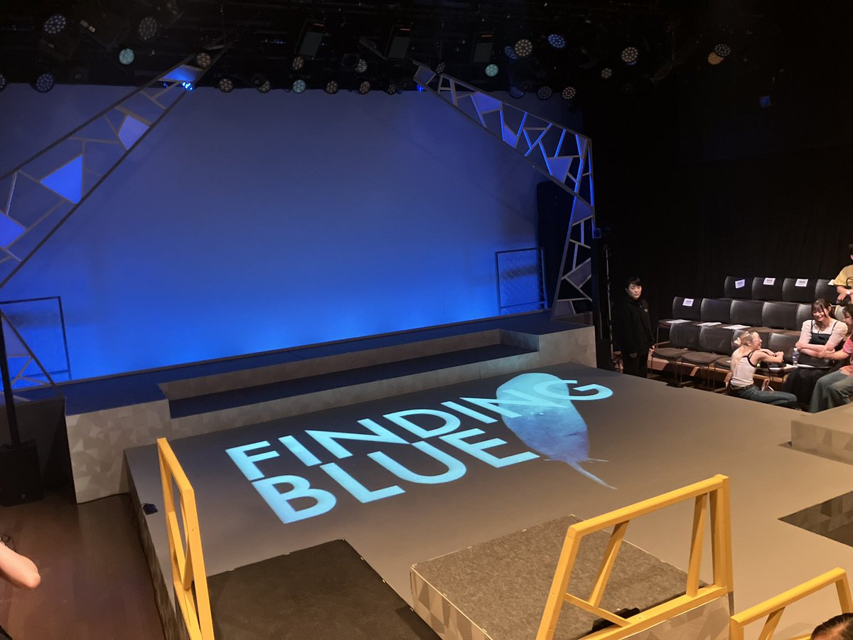 Leesinir1's tweet photo. キッズミュージカル
Finding Blue 〜青い鳥の詩〜 観てきました
毎年夏に公演を行っていて、今回20回目
小中学生のコロナ禍での葛藤と情熱、仲間との絆、歌、音楽、で進むストーリー
メッセージがグッと来ました🥹
感動の涙😭
#fyp #findingblue #uniuni #kidsmusical https://t.co/cvoqxA2cGH