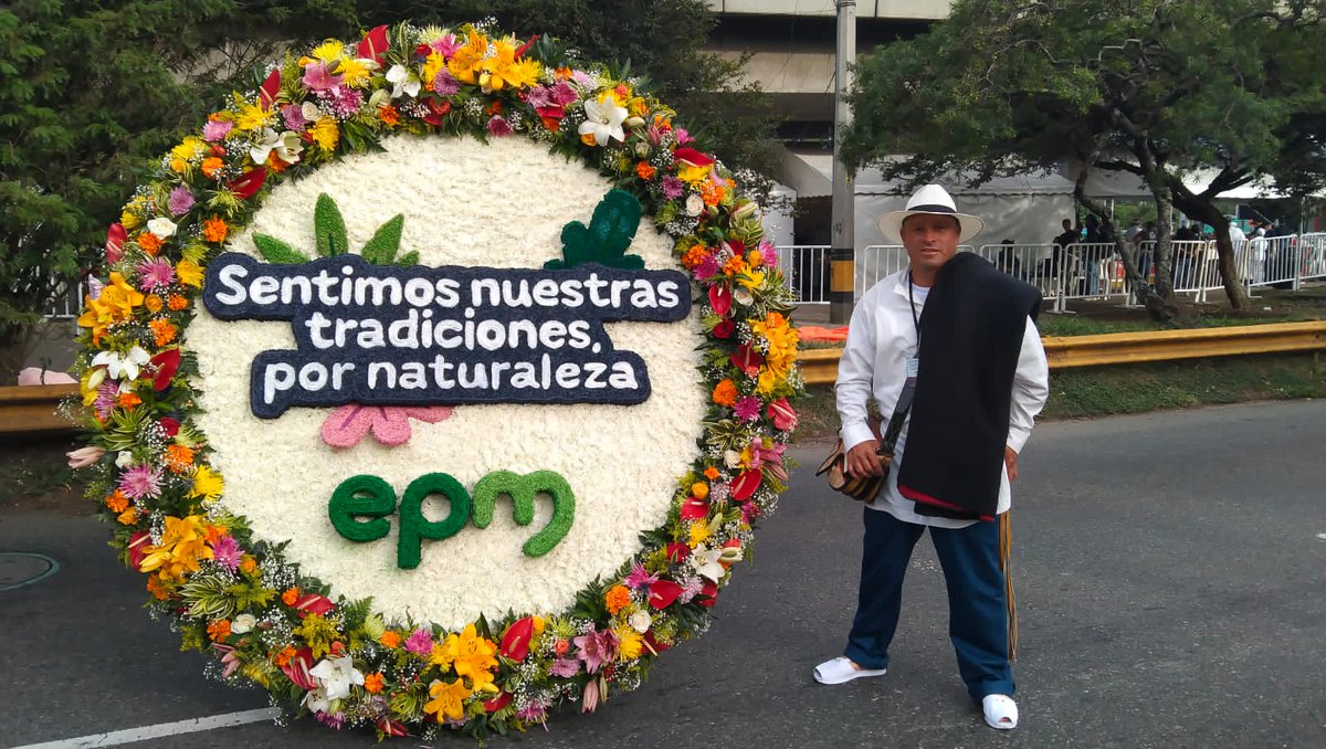Durante estos 70 años, en EPM hemos estado presentes apoyando lo que nos une: nuestra cultura y nuestras tradiciones. 💚
 La Feria de las Flores es uno de esos momentos que nos llena de orgullo, y este domingo 10 de agosto estaremos, una vez más, acompañando el Desfile de