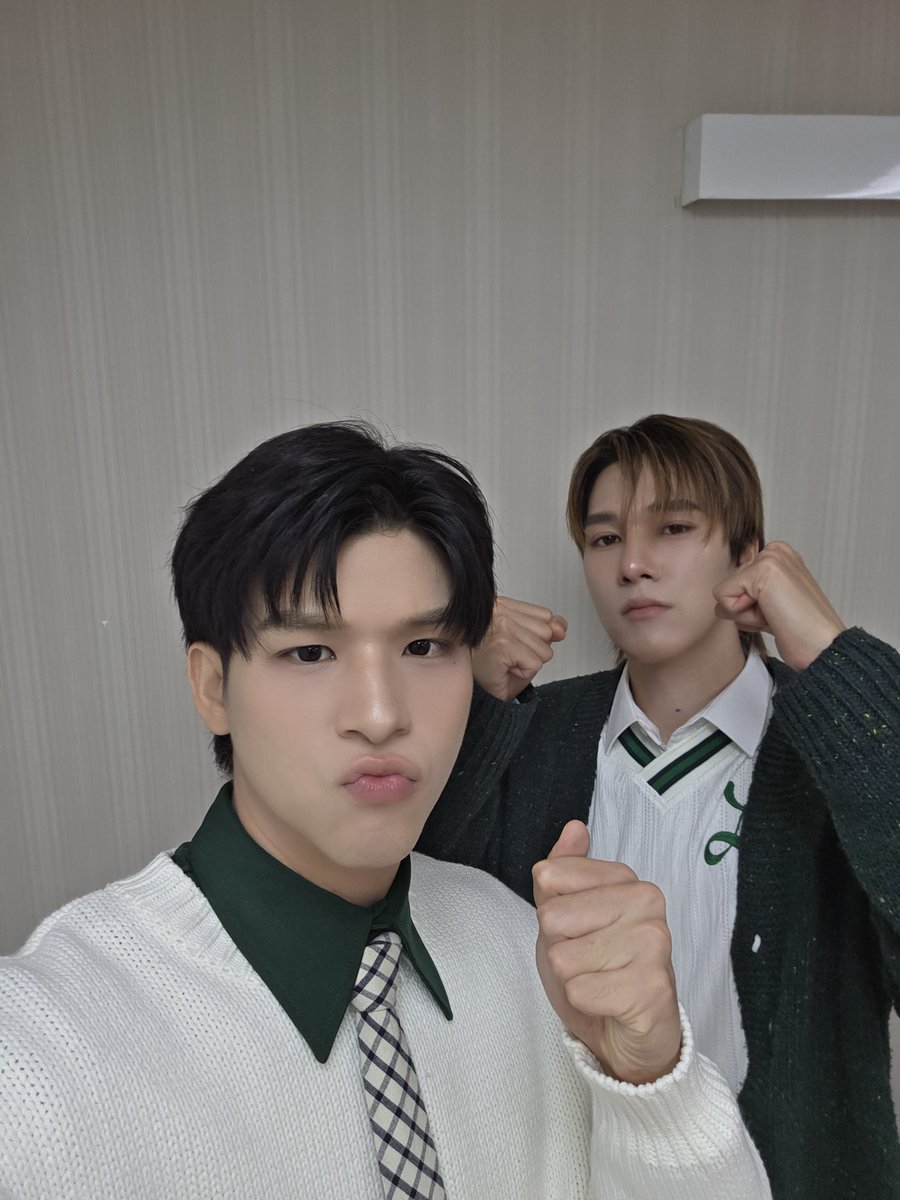 Wongravee Nateetorn (@skywongraveee) on Twitter photo ขอบคุณที่เข้ามาคุย จับจ่ายใช้สอยชอปปิงกับพวกเรานะครับ
#GarnierTriAcidxSkyNani ขอบคุณที่เข้ามาคุย จับจ่ายใช้สอยชอปปิงกับพวกเรานะครับ
#GarnierTriAcidxSkyNani