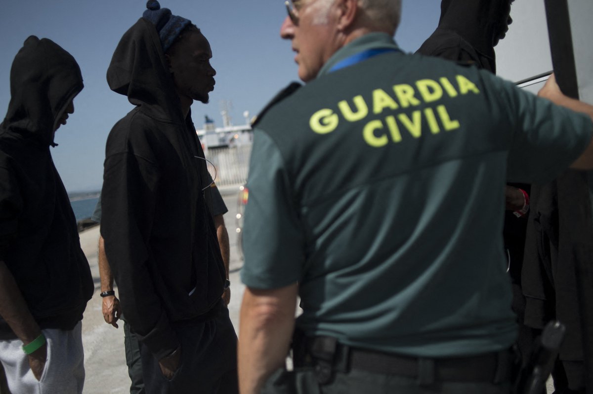 Belga_English's tweet image. Belgian-flagged boat leaves Senegal with 49 undocumented migrants on board
prez.ly/gSrd

#Belga #Migration #Asylum #Police #Border