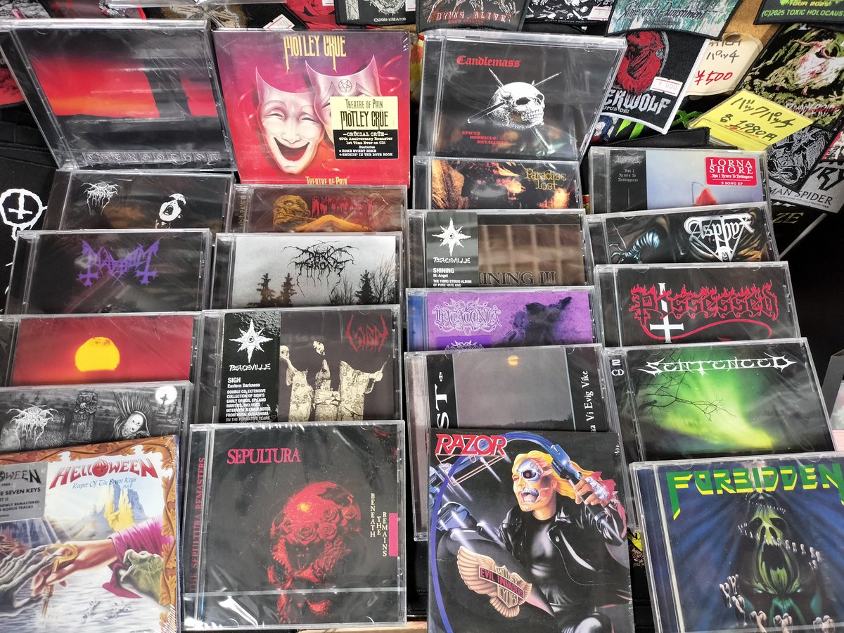 再入荷一部です！
処理が追い付いていませんが（汗）順次品出します。店頭で買えますのでお気軽にお問い合わせください。PANTERAもモトリーもHelloweenも国内盤は廃盤です🥲　

皆様お盆休み突入でしょうか？無休でやってますのでこっちに帰省される方も良かったら顔覗かせてくださいね！ほな！