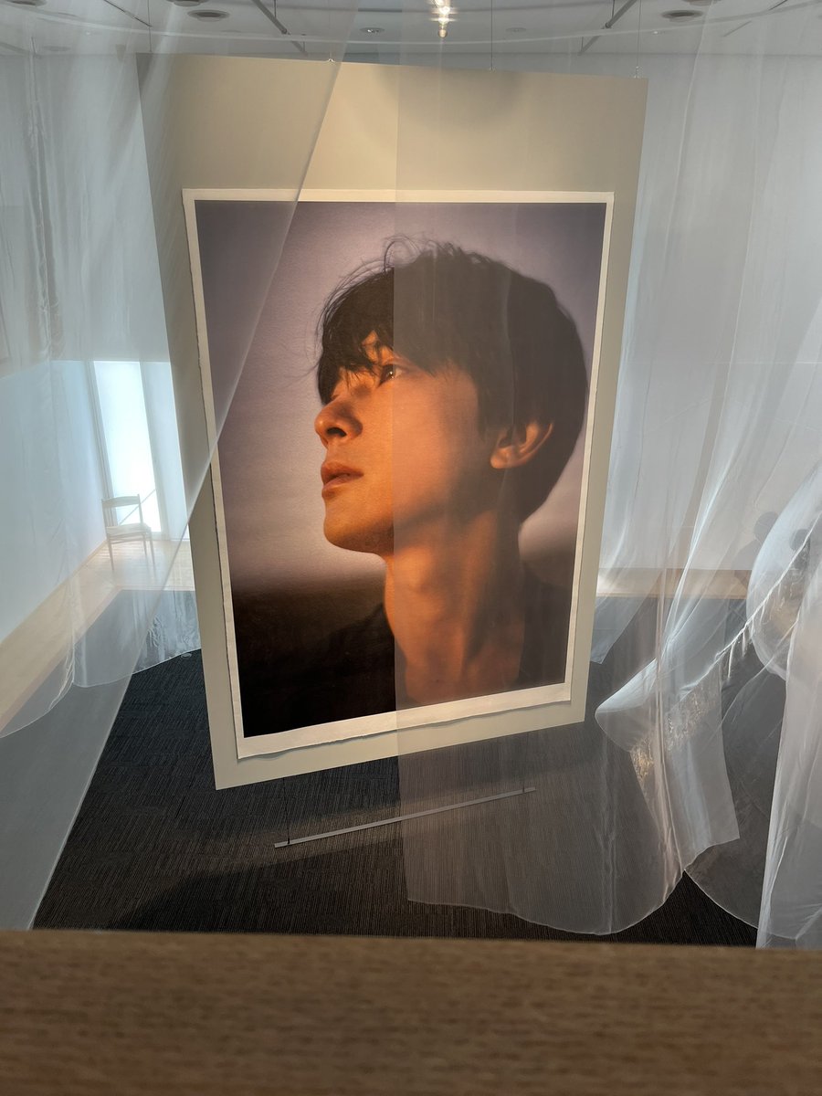 umakoiruka's tweet image. 写真展✨
一枚観る毎に思わず溜息が漏れてしまうような、美しく儚くてでもエネルギッシュな吉沢さんが存在してました。
国宝撮了後だからなのか、なんだか別人のようにも見えた。
新たな吉沢亮が誕生したかのような、そんな感覚を抱きました。
#FOSS
#吉沢亮