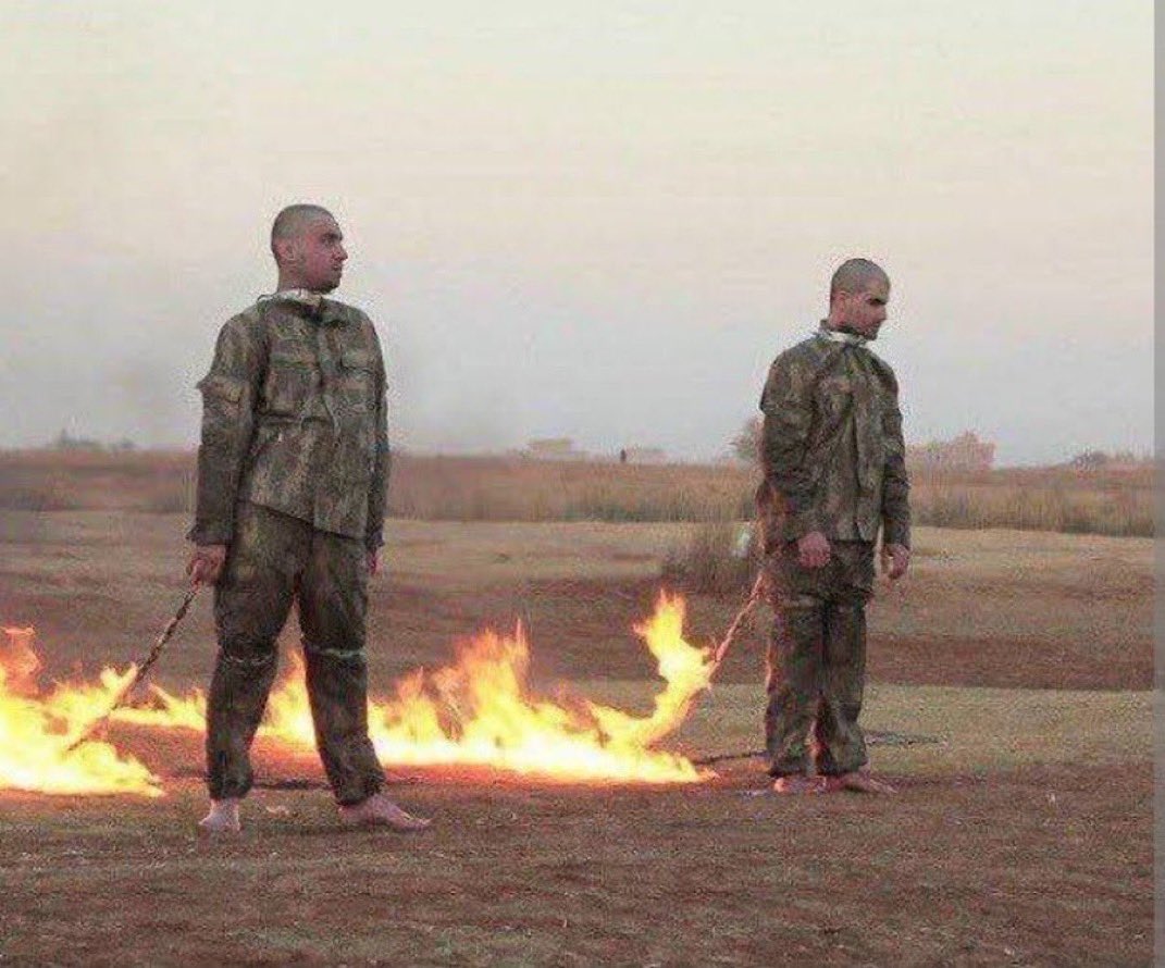 Sefter Taş (solda), Fethi Şahin (sağda)

Bu iki Türk askerini unutan bir millet, her şeyi unutur.