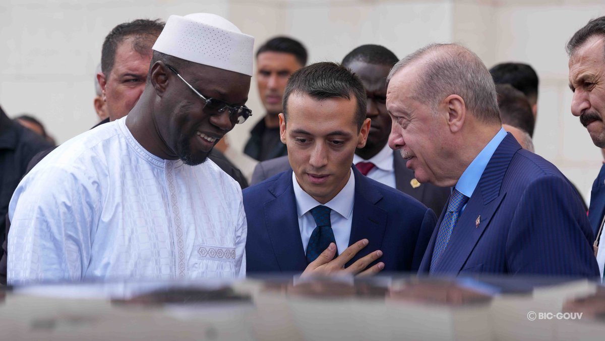 Visite en Türkiye : À Istanbul, le Premier ministre Ousmane SONKO a effectué la prière du vendredi à la grande mosquée de Çamlıca, en compagnie de Son Excellence Recep Tayyip ERDOĞAN, Président de la République de Türkiye.