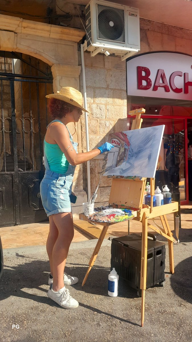 بوظة بشير ،بكفيا من شوي
صورة اليوم #photosoftheday
الفنانة دارين سمعان
ترسم واجهة محل بشير
Live now Darine semaan😍👍
 the Artist &amp;  the Art
#I_love_lebanon