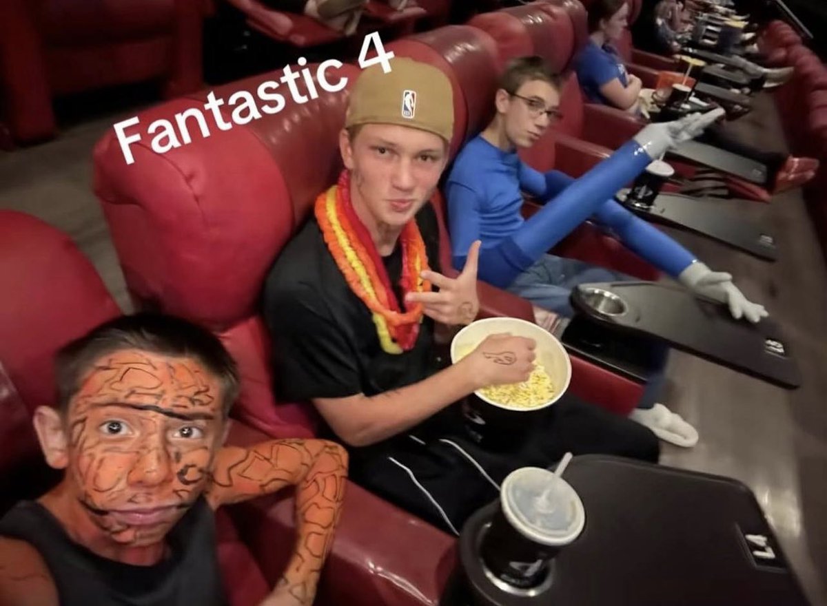 insane poses (@insaneposes) on Twitter photo 