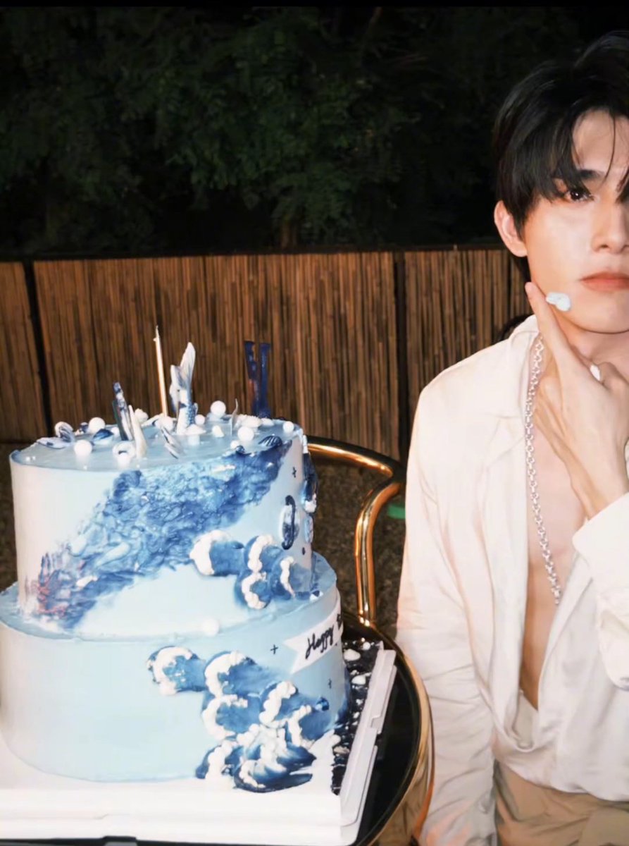 chirou777's tweet photo. 💕BOOM HAPPY BIRTHDAY🎂
Because you are the light that embraces me on the day of no one.
🦮🐈‍⬛🌌💜🖤💙
Please turn on the video and increase the volume.😍

AURALIS ALWAYS WITH BOOM
#AuraGlowingBoomieShining
#HBD0808RVW https://t.co/oCkUERKZqB