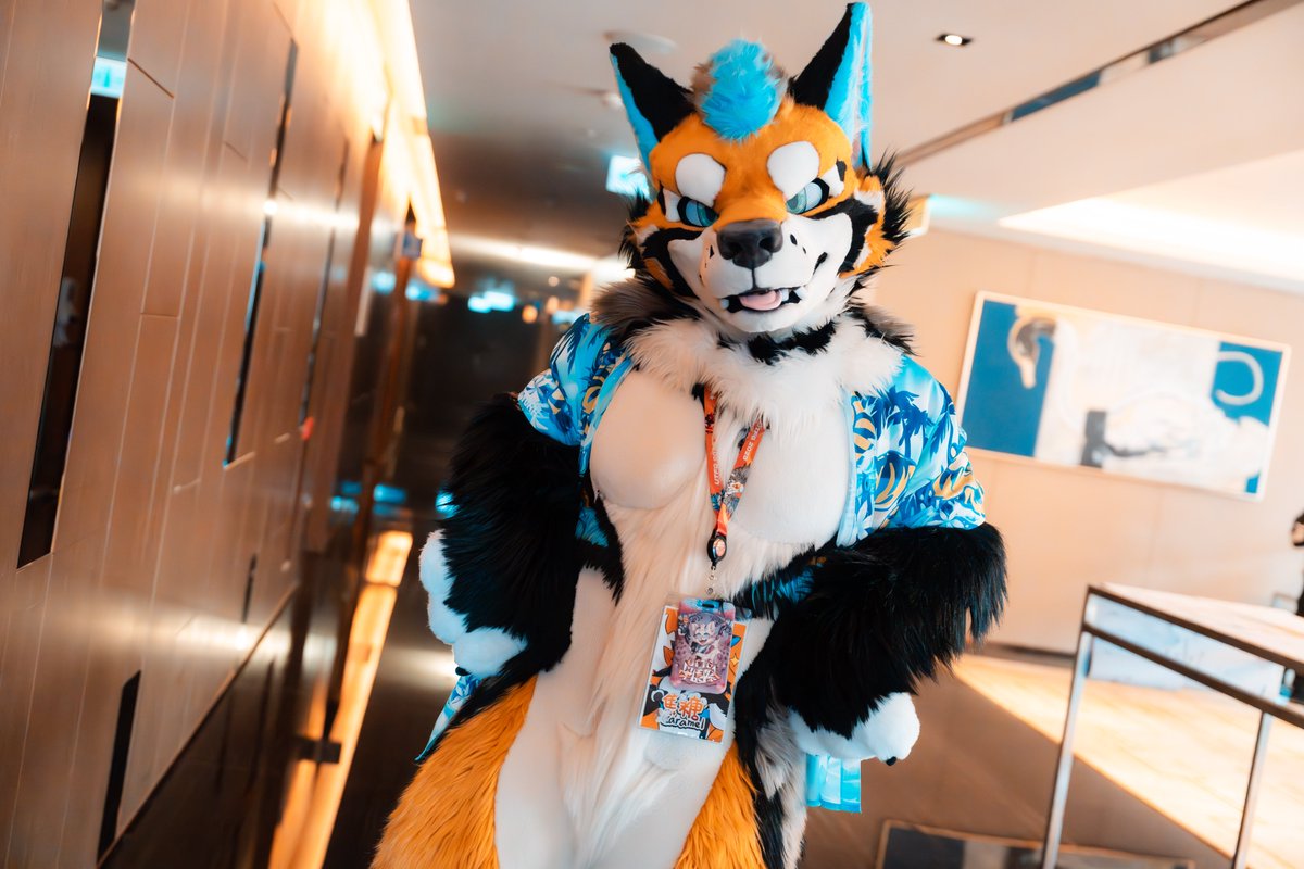 Come on, let senpai take you… anywhere you want.
📸:<a href="/Arthsekiren/">Arthsakiren 艾斯赤嵐</a> 

#UTFG #FursuitFriday