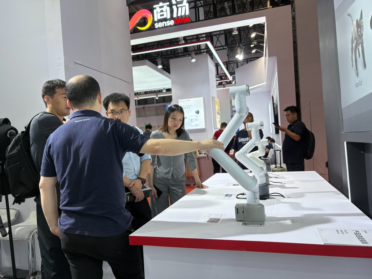 CobotMy's tweet image. 🚀Day 1 at #WRC2025! 🎉
🌟We&apos;re thrilled to be at the #WRC, showcasing our innovative robots, including collaborative robots, mobile robots, humanoid robots, and lifelike bionic robotic companion pets. 🤖 Alongside, we&apos;re also featuring 3 upcoming robots. Our innovative lineup…