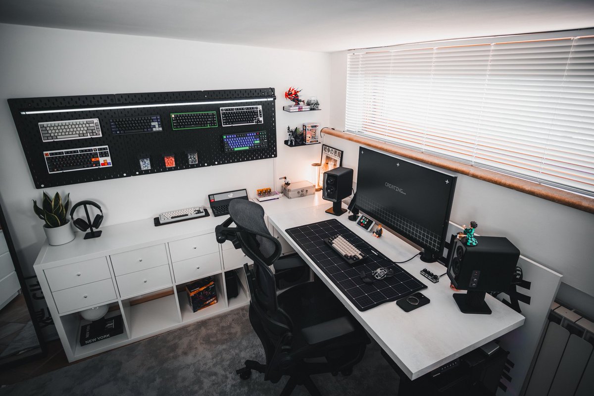 giusetup's tweet image. Desk setup + keyboards ✨ 
#desksetup
#mechanicalkeyboard