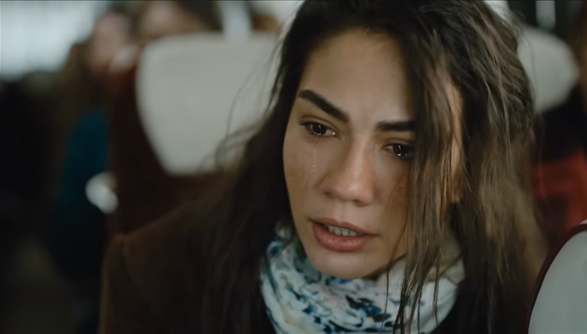 F- "TAHIR..."
T- "Apri la porta!"
P- "Fermati o sparo!!!"
T- "APRI LA PORTA"

Tahir ferma l'autobus per salvare Farah, anche a costo di farsi sparare.

"Ti verrò a prendere" aveva detto. 🤧

#IoSonoFarah #FaHir