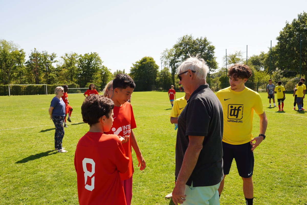 Huit jeunes Allonnais étaient cette semaine pour un séjour autour du football au centre sportif de Gué-de-Selle (Mayenne), un site géré par l'association Sport action jeunesse. Sport, loisirs, détente... au rendez-vous.
<a href="/GillesLeproust/">Gilles Leproust</a> <a href="/AlexisBraud/">Alexis Braud</a> <a href="/benamarlemans04/">Ben Amar Youssef</a>