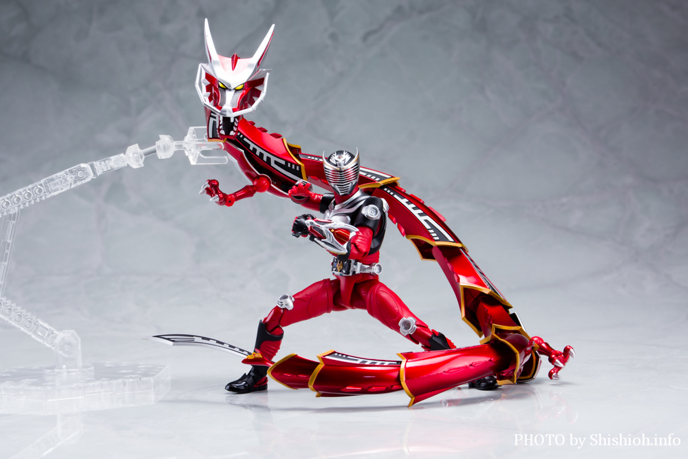 shishiohinfo's tweet image. 「俺もずっと願っている。戦いの無い世界を。」（城戸真司）

【徹底レビュー】S.H.Figuarts（真骨彫製法） 仮面ライダー龍騎
shishioh.info/SHF_SHINKOCCHO…

#仮面ライダー龍騎
#フィギュアーツ
#t_shf
#真骨彫