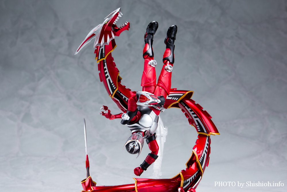shishiohinfo's tweet image. 「俺もずっと願っている。戦いの無い世界を。」（城戸真司）

【徹底レビュー】S.H.Figuarts（真骨彫製法） 仮面ライダー龍騎
shishioh.info/SHF_SHINKOCCHO…

#仮面ライダー龍騎
#フィギュアーツ
#t_shf
#真骨彫