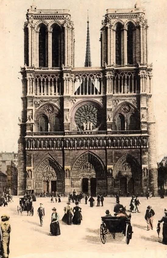 📸 Parvis de la cathédrale Notre-Dame.
1902. Paris
