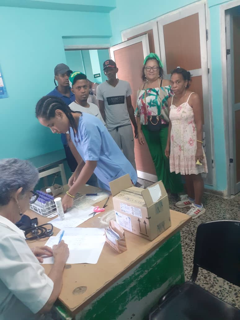 Martinez de Cuba (@marrinez780726) on Twitter photo Donar sangre, gesto solidario de los cubanos, de forma gratuita #CubaSalvaVidas #CubaEstáFirme
<a href="/Nelsito_qba02/">Nelson Gómez</a> <a href="/AlexRodSuarez69/">Alexandra Rodríguez Suarez</a> <a href="/AlmaCamila1985/">Alma Camila</a> <a href="/CarlosManuelAt3/">Carlos Manuel Atencio Quintana</a> <a href="/Deb_invexCuba/">Déborah Rivas</a> <a href="/DeZurdaTeam_/">DeZurdaTeam 📳</a> <a href="/DiazCanelB/">Miguel Díaz-Canel Bermúdez</a> <a href="/DrRobertoMOjeda/">Dr. Roberto Morales Ojeda</a> <a href="/EmbHuaXin/">Hua Xin 华昕</a> <a href="/AdrianaRojasQba/">Adriana</a> <a href="/Aittana20/">Aitana</a> <a href="/WillyrexYT/">Willyrex</a> <a href="/Aittana20/">Aitana</a> Donar sangre, gesto solidario de los cubanos, de forma gratuita #CubaSalvaVidas #CubaEstáFirme
<a href="/Nelsito_qba02/">Nelson Gómez</a> <a href="/AlexRodSuarez69/">Alexandra Rodríguez Suarez</a> <a href="/AlmaCamila1985/">Alma Camila</a> <a href="/CarlosManuelAt3/">Carlos Manuel Atencio Quintana</a> <a href="/Deb_invexCuba/">Déborah Rivas</a> <a href="/DeZurdaTeam_/">DeZurdaTeam 📳</a> <a href="/DiazCanelB/">Miguel Díaz-Canel Bermúdez</a> <a href="/DrRobertoMOjeda/">Dr. Roberto Morales Ojeda</a> <a href="/EmbHuaXin/">Hua Xin 华昕</a> <a href="/AdrianaRojasQba/">Adriana</a> <a href="/Aittana20/">Aitana</a> <a href="/WillyrexYT/">Willyrex</a> <a href="/Aittana20/">Aitana</a>