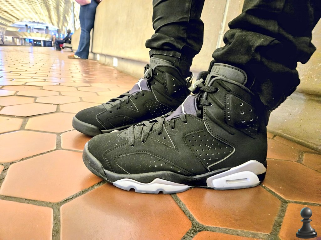 Y yes y yes I have always been a big fan of #6s as we throw our hand of #FIREFRIDAYS 😎🤟onto the table as we shout out to da top #HeresWutIGott 🤷🏾‍♂️ <a href="/Jumpman23/">Jordan</a> @nike <a href="/nikebasketball/">Nike Basketball</a> <a href="/nikestore/">Nike.com</a> #SNKRS #snkrsliveheatingup #snkrskickscheck