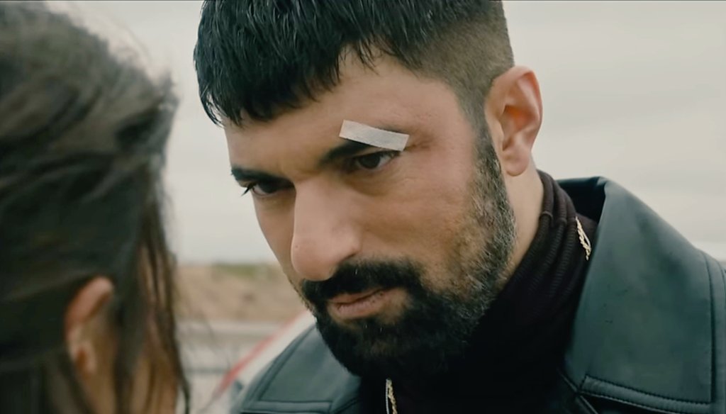 "Ogni uccello vola verso i suoi simili..."
La frase in farsi che Farah dice a Tahir.

Il loro primo abbraccio ❤️‍🩹

#IoSonoFarah #FaHir