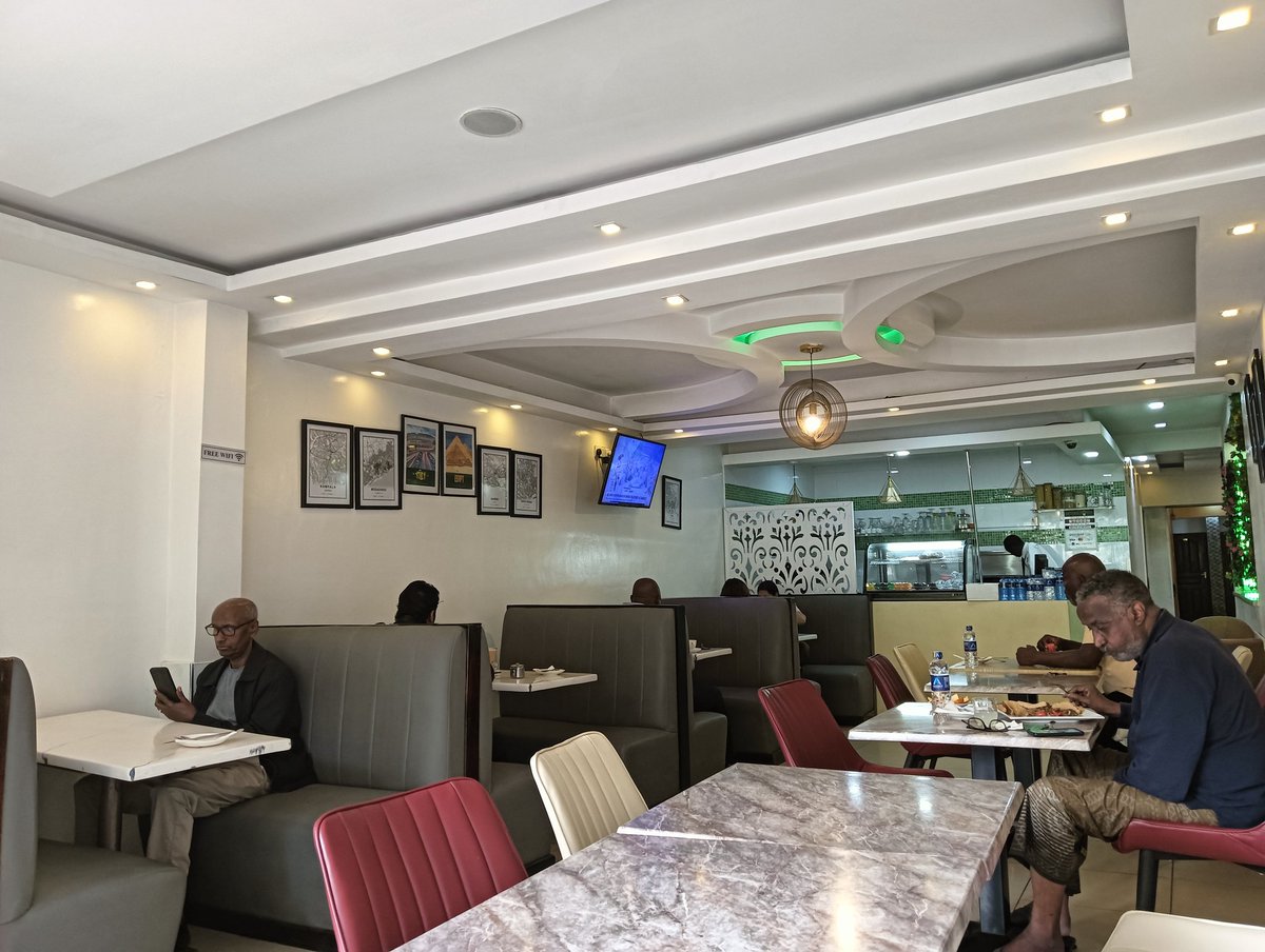 exitworker's tweet image. ナイロビの宿の食堂でサッカーW杯アフリカ予選を一緒に観戦。地元ケニアが格上のアンゴラと引き分け歓声が起きた。強敵モロッコとの次戦に向け絶対負けられない一戦だったそう。「コングラチュレーション」と声をかけると喜んでた。特別な日を共有できてよかった。#アフリカ縦断　#ケニア