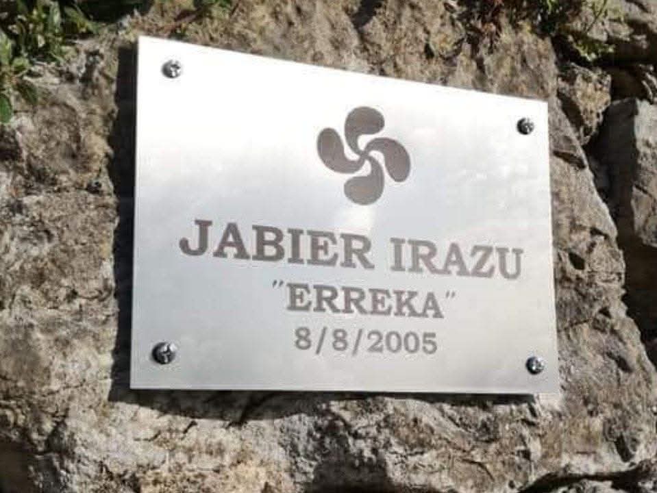 "Serás como una luz que alumbra en mi camino" 
20 años y cada vez te siento más cerca.
Este año has sido abuelo.
#ErrekaBetiGurekin