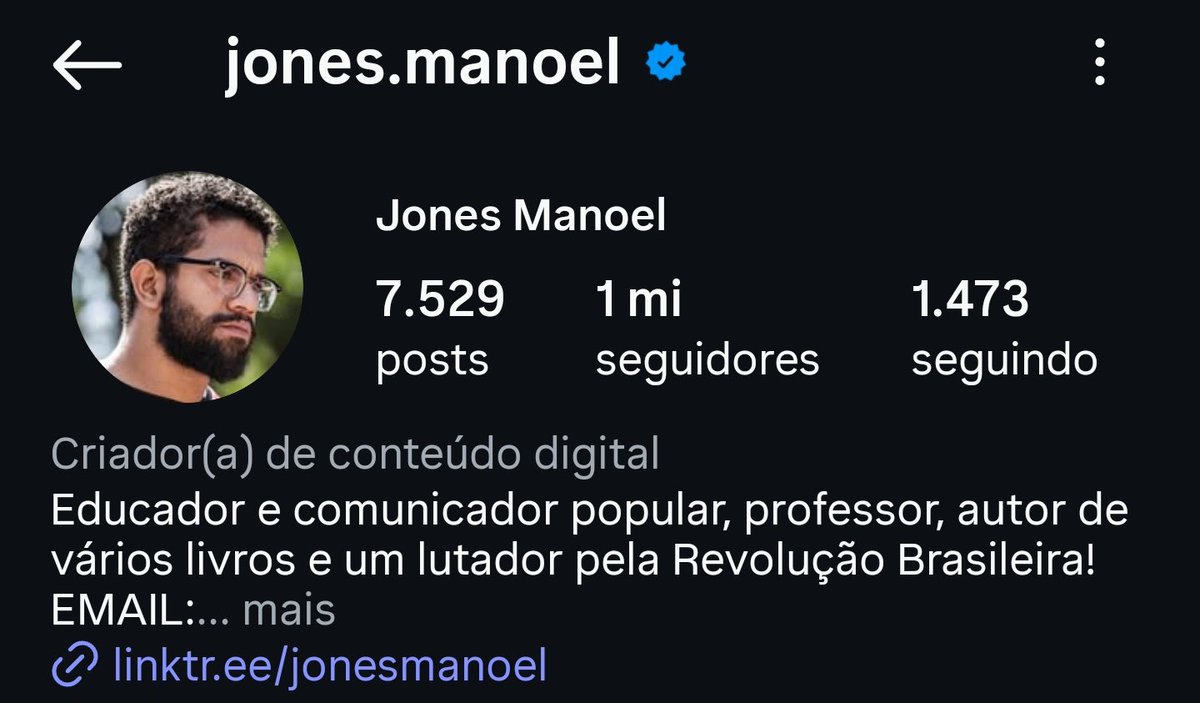Ontem, os perfis de Jones Manoel no Instagram e Facebook foram reativados durante a noite e a madrugada. No entanto, é fundamental destacar que esse retorno não se deu por iniciativa espontânea da Meta. A mobilização social foi determinante: notas públicas, manifestações de apoio