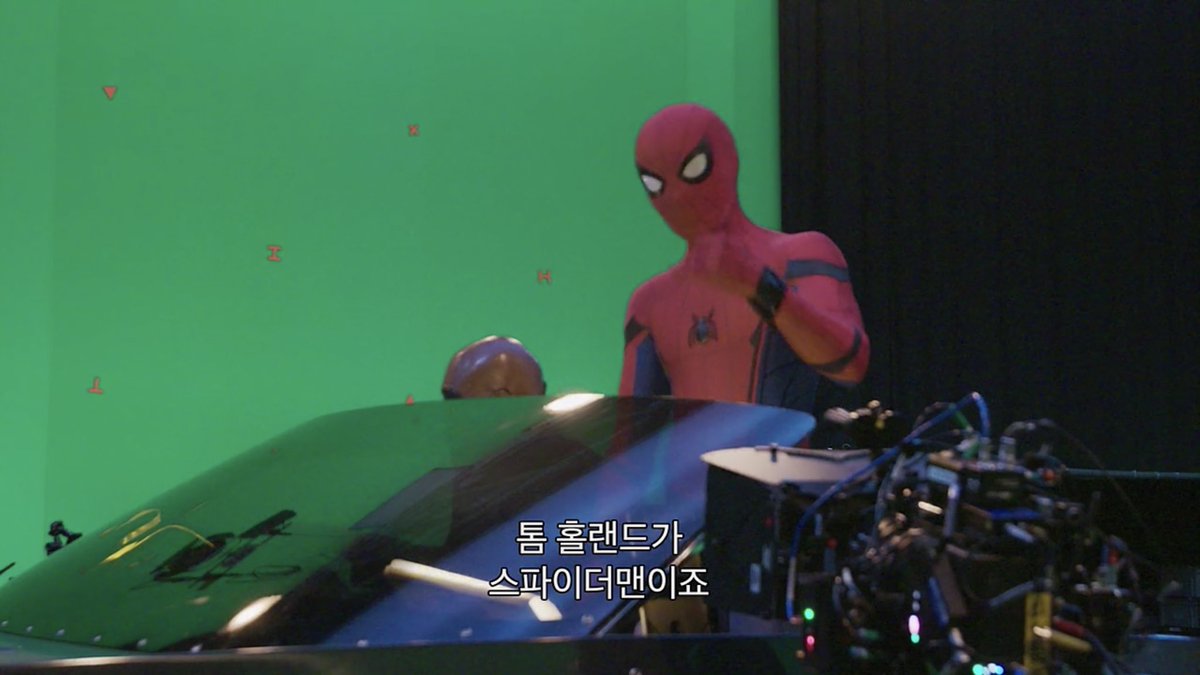 인생에서 제일 많이 본 영화가 아마 홈커밍일텐데(아니면 파프홈 일듯) 대사를 거의 다 외울 정도지만 이 영화를 영화관에서 봤을 때 기억이 생생해서 아련해짐.홈커밍 안 본 눈으로 돌아가고 싶다.