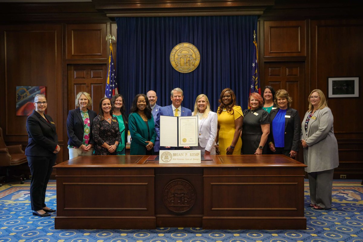 DHS and DCSS leadership joined Governor Brian P. Kemp and First Lady Marty Kemp at the State Capitol to kick off Child Support Awareness Month! Read the Governor’s proclamation here: gov.georgia.gov/document/2025-…