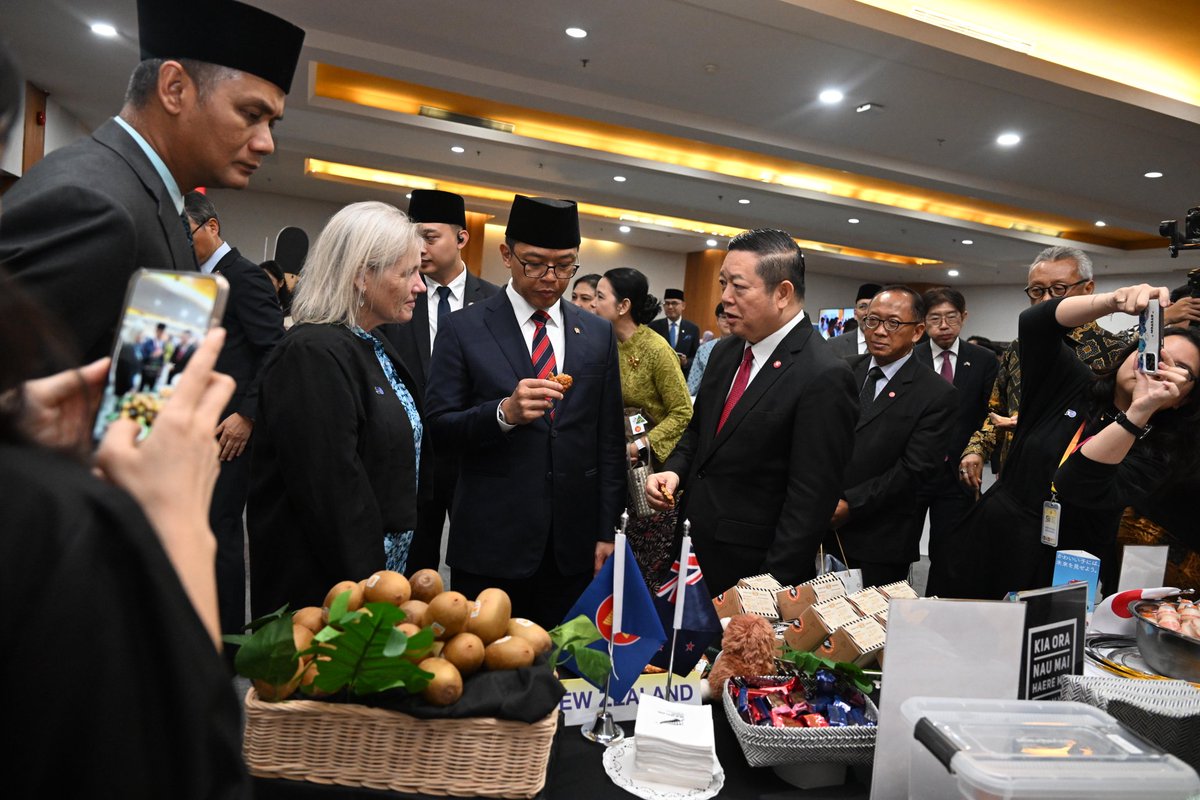 With the honour of hosting H.E. Sugiono, Foreign Minister of Indonesia, and H.E. Dr. Kao Kim Hourn, Secretary‑General of ASEAN, New Zealand is delighted to join the vibrant ASEAN Food Festival, celebrating our rich flavors and shared heritage!
 instagram.com/p/DNGQQOqznKs/…