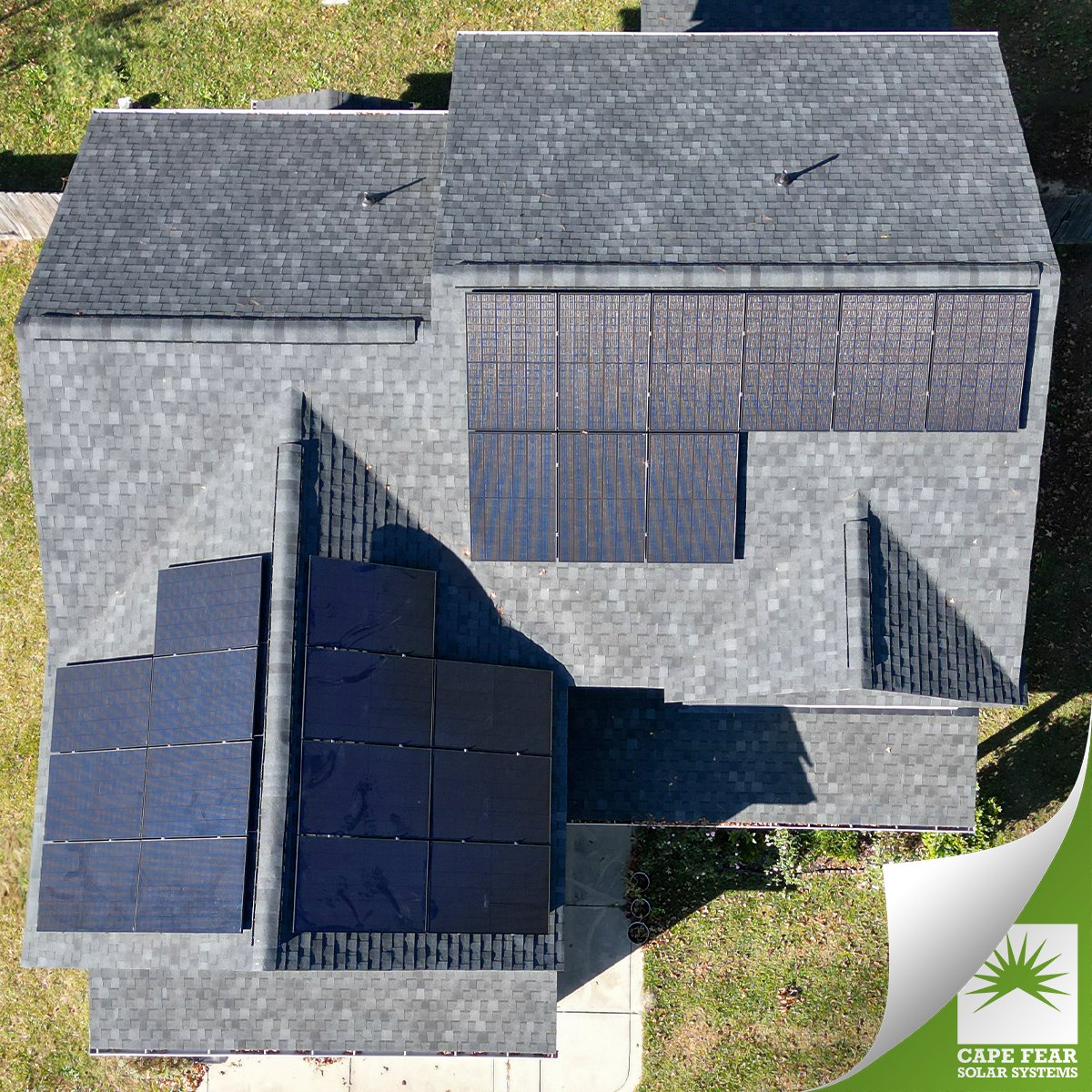 CapeFearSolar's tweet photo. This home’s system is soaking up the sun and cutting energy costs!
#customerspotlight #sustainableliving #solarinstallation #lowerelectricbills #postinstallation https://t.co/q0I4KoiQdu