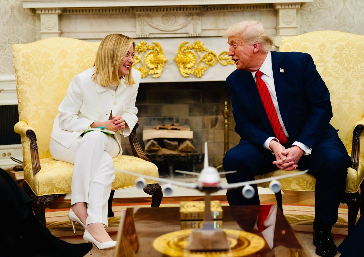 Bleu Blanc Rouge ! 🇫🇷 (@lbleublancrouge) on Twitter photo 🚨 Donald Trump a demandé à la première Ministre italienne Giorgia Meloni d’organiser une rencontre entre Vladimir Poutine, le président ukrainien Volodomir Zelensky et lui-même à Rome.
ℹ️ <a href="/Agenzia_Ansa/">Agenzia ANSA</a> 🚨 Donald Trump a demandé à la première Ministre italienne Giorgia Meloni d’organiser une rencontre entre Vladimir Poutine, le président ukrainien Volodomir Zelensky et lui-même à Rome.
ℹ️ <a href="/Agenzia_Ansa/">Agenzia ANSA</a>
