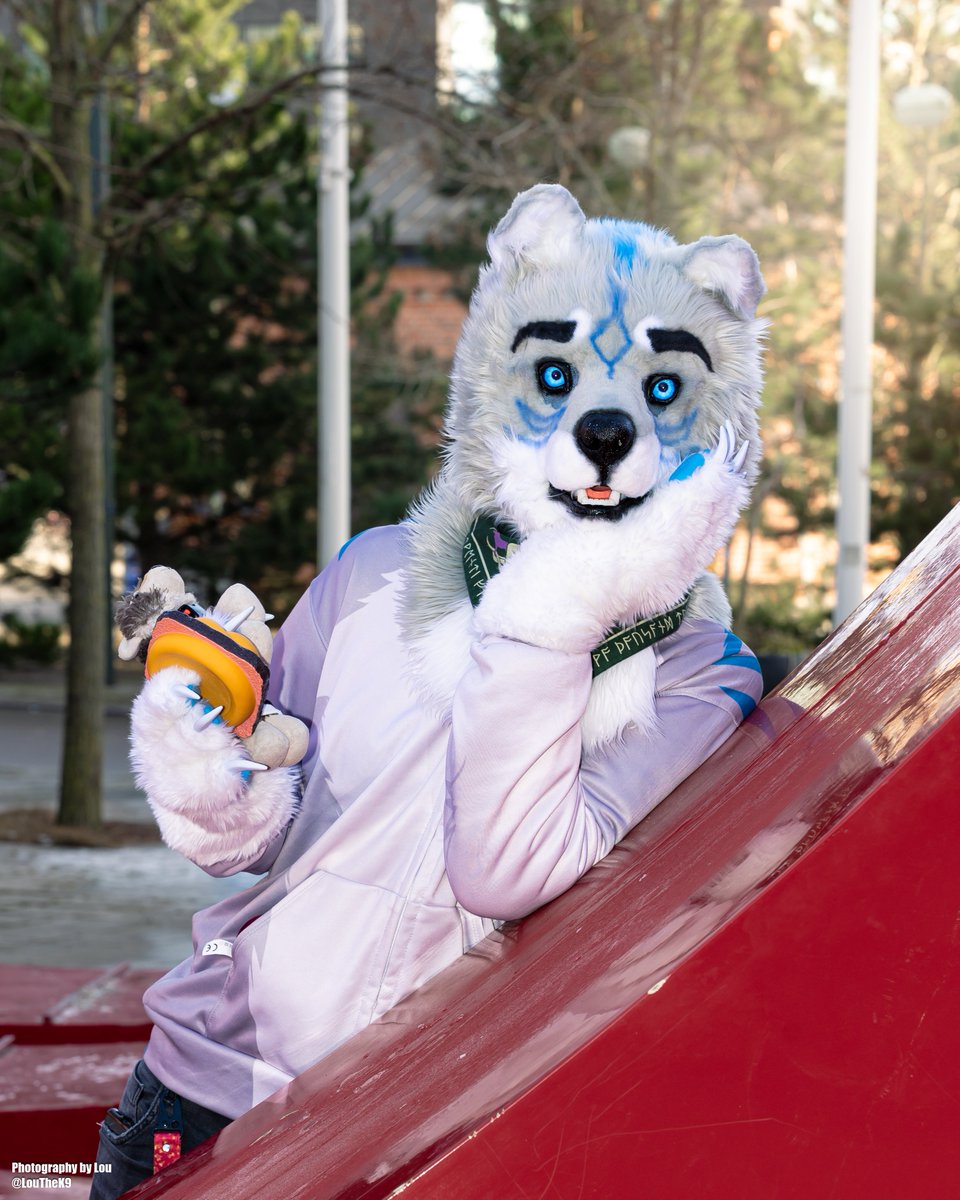 Hey cutie you here often
#FursuitFriday 
📹 <a href="/LouTheK9/">💚Lou🤎</a>