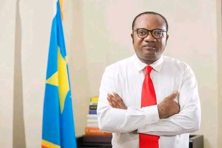 Après avoir initié une loi inutile de la congolité pour combattre la Candidature de M.  <a href="/moise_katumbi/">Moise Katumbi</a>, et malgré ses efforts d'insultes contre les acteurs politiques d'opposition, Mr <a href="/NoelKTshiani/">Noel K. Tshiani Muadiamvita, PhD</a> a récolté un fiasco total ! Zéro récompense.