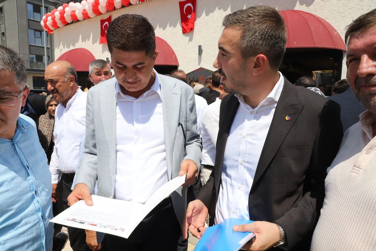 Adıyaman Ticaret ve Sanayi Odası (@adiyamantso) on Twitter photo 📌 ÇARŞIDAKİ MAĞDURİYET GİDERİLECEK
Başkanımız <a href="/MehmetTorunoglu/">Mehmet Torunoğlu</a> <a href="/csbgovtr/">T.C. Çevre, Şehircilik ve İklim Dğş. Bakanlığı</a> Bakanı <a href="/murat_kurum/">Murat KURUM</a>’un ilimize yaptığı ziyaret esnasında, 39 STK Başkanımızı temsilen Çarşı projesinin 1.Etap dışında kalan kısmının hayata geçirilmesinin şehrimiz için hayati önem arz ettiğini dile getirdi 📌 ÇARŞIDAKİ MAĞDURİYET GİDERİLECEK
Başkanımız <a href="/MehmetTorunoglu/">Mehmet Torunoğlu</a> <a href="/csbgovtr/">T.C. Çevre, Şehircilik ve İklim Dğş. Bakanlığı</a> Bakanı <a href="/murat_kurum/">Murat KURUM</a>’un ilimize yaptığı ziyaret esnasında, 39 STK Başkanımızı temsilen Çarşı projesinin 1.Etap dışında kalan kısmının hayata geçirilmesinin şehrimiz için hayati önem arz ettiğini dile getirdi