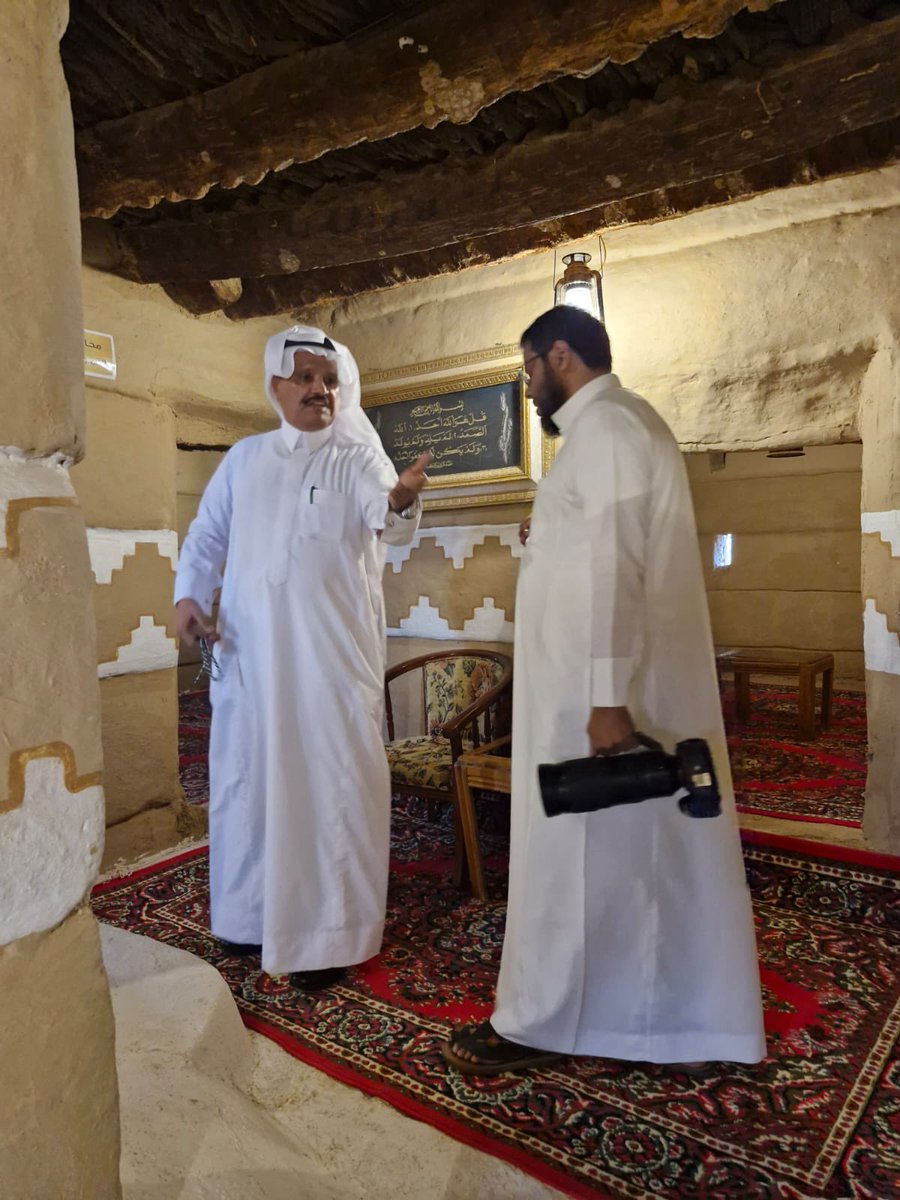 Samhar_palace's tweet image. زيارة كريمة من الاخ سياف بن دشن الشهراني وابنه لقصر ال عامر التاريخي #قصر_سمهر  عصر اليوم  .