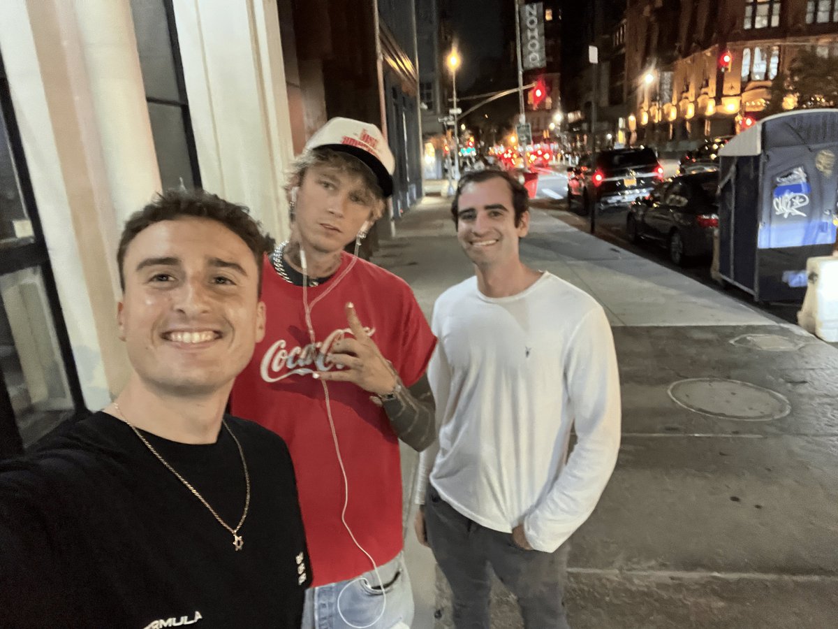 Didn’t expect it so soon, but I ran into another lead singer.

Last Friday in NYC, MGK randomly started walking beside me.

Instantly, I remembered a video of him playing a concert in Spain, speaking Spanish, playing guitar, and delivering a seriously impressive performance of