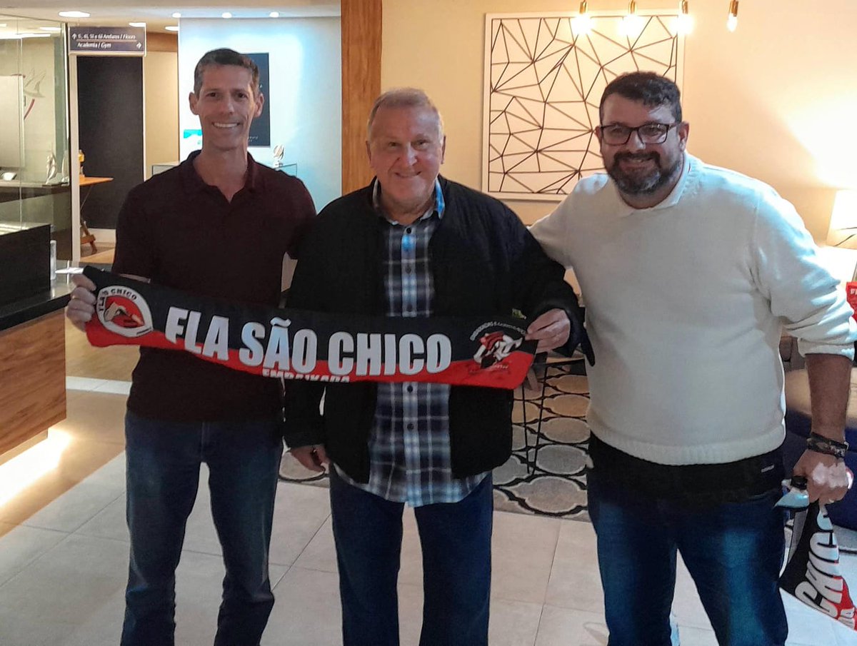 Dentre tantas emoções e alegrias que o Flamengo proporcionou, essa, com nosso ídolo máximo, Zico, representa melhor  a alegria de sermos Rubro-Negros.

Toda saúde, sorte e sucesso do mundo para você meu irmão, <a href="/Jean_FlaRN/">Jean_FlaRN</a>.

 <a href="/fla_saochico/">Embaixada Fla São Chico Fundada 26/04/09</a>